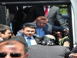 Başbakan'a yüreklerini sundular